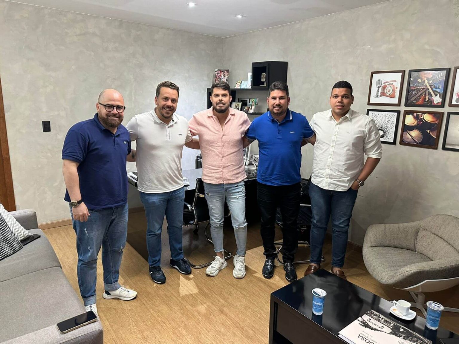 Salvador Produções assina contrato de gerenciamento artístico da banda Kart Love Salvador Produções assina contrato de gerenciamento artístico da banda Kart Love 9