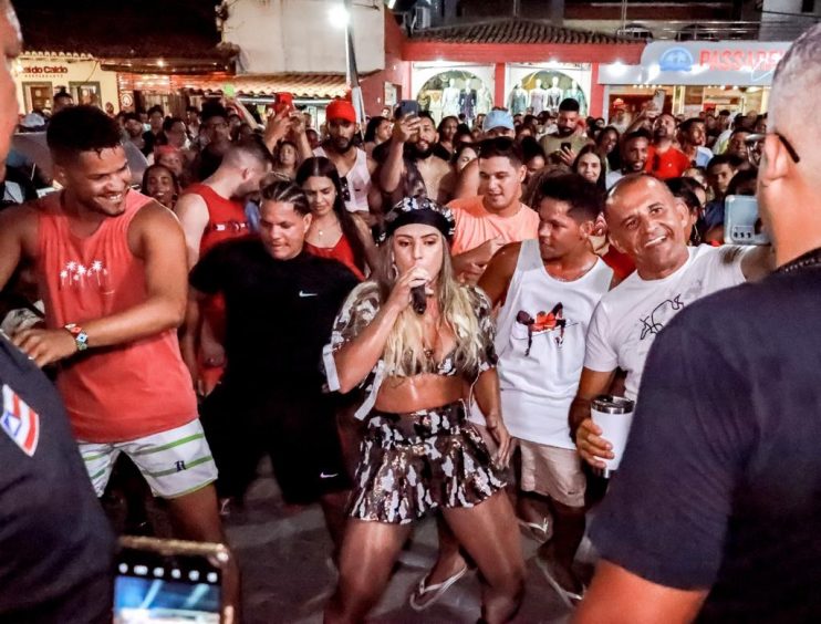 SAIDEIRA NA PASSARELA DA CULTURA FECHA CARNAVAL DE PORTO SEGURO COM CHAVE DE OURO 25