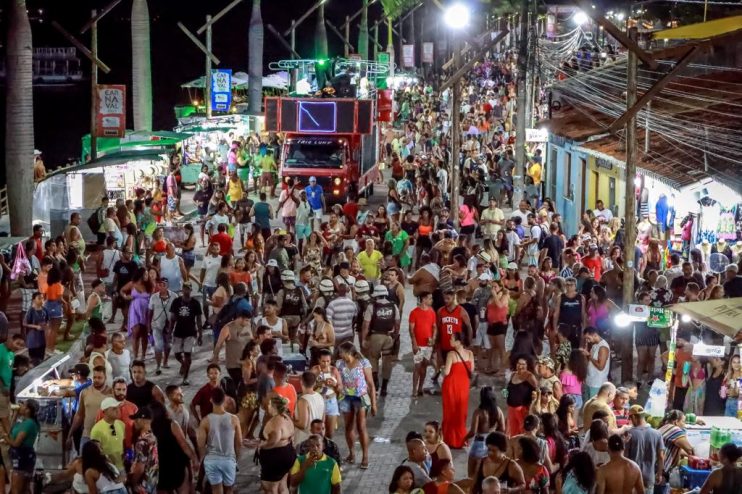 SAIDEIRA NA PASSARELA DA CULTURA FECHA CARNAVAL DE PORTO SEGURO COM CHAVE DE OURO 24
