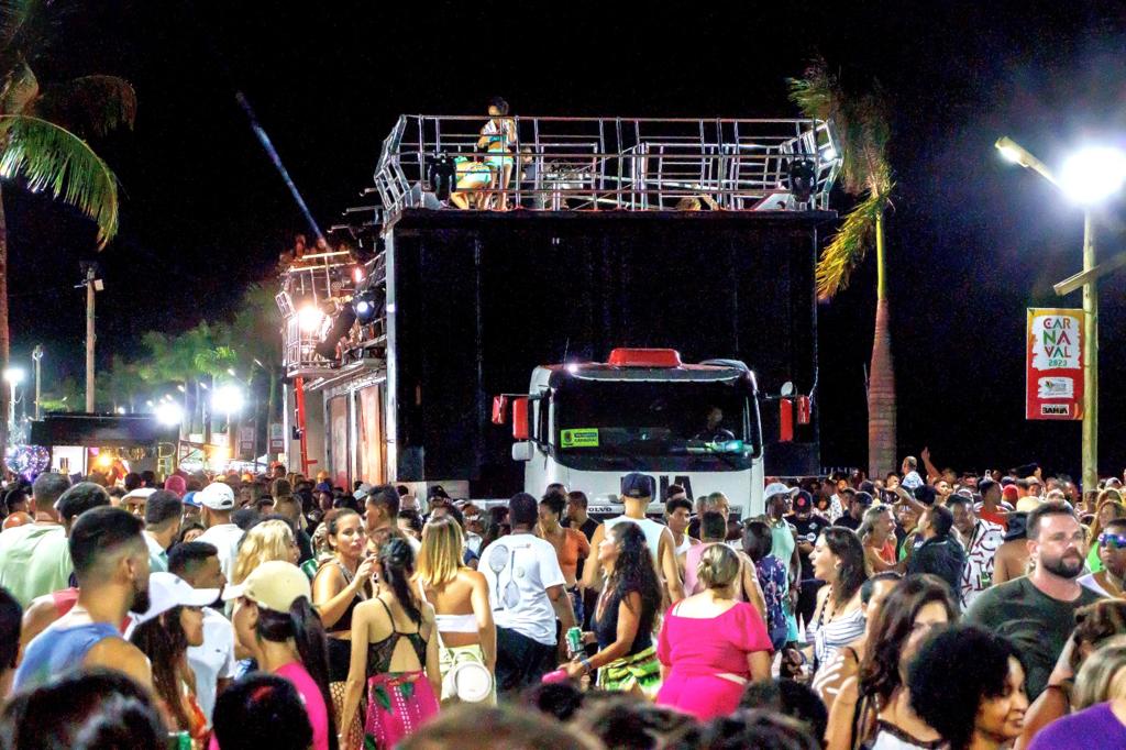 SAIDEIRA NA PASSARELA DA CULTURA FECHA CARNAVAL DE PORTO SEGURO COM CHAVE DE OURO 35