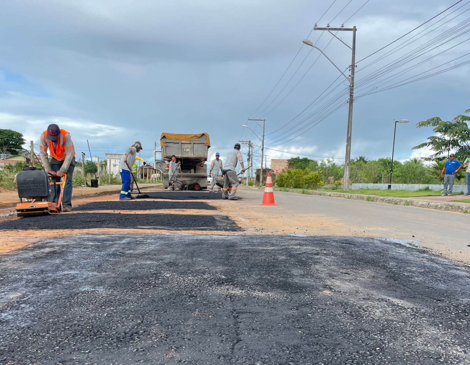 Prefeitura avança com Operação Tapa-buracos por diversos bairros de Eunápolis 21