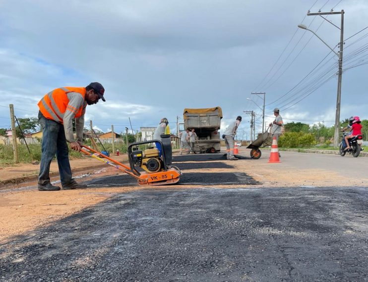 Prefeitura avança com Operação Tapa-buracos por diversos bairros de Eunápolis 14