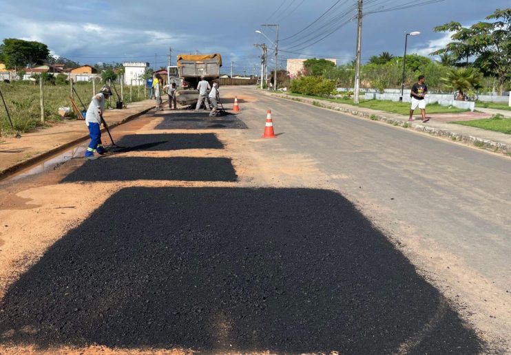 Prefeitura avança com Operação Tapa-buracos por diversos bairros de Eunápolis 4