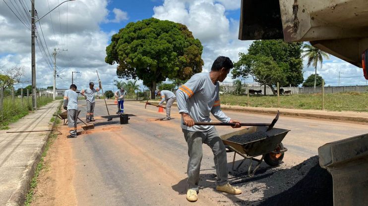Prefeitura avança com Operação Tapa-buracos por diversos bairros de Eunápolis 13