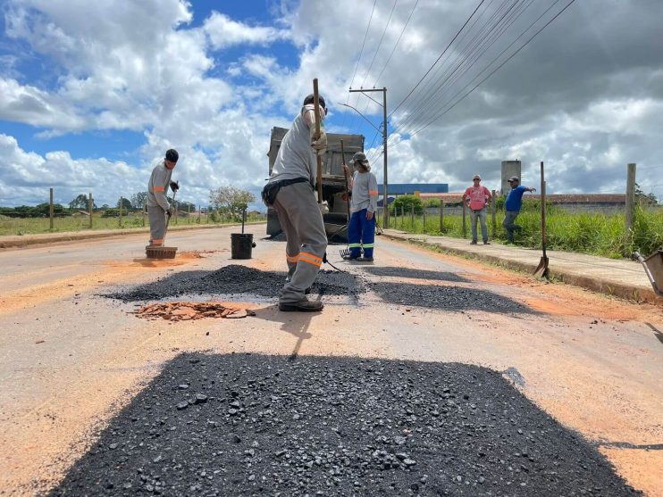 Prefeitura avança com Operação Tapa-buracos por diversos bairros de Eunápolis 10