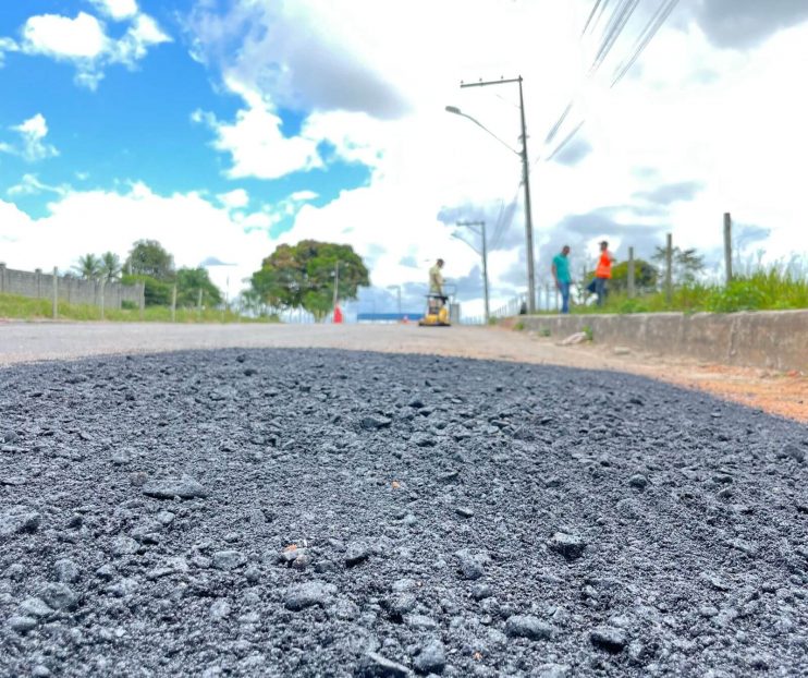 Prefeitura avança com Operação Tapa-buracos por diversos bairros de Eunápolis 9