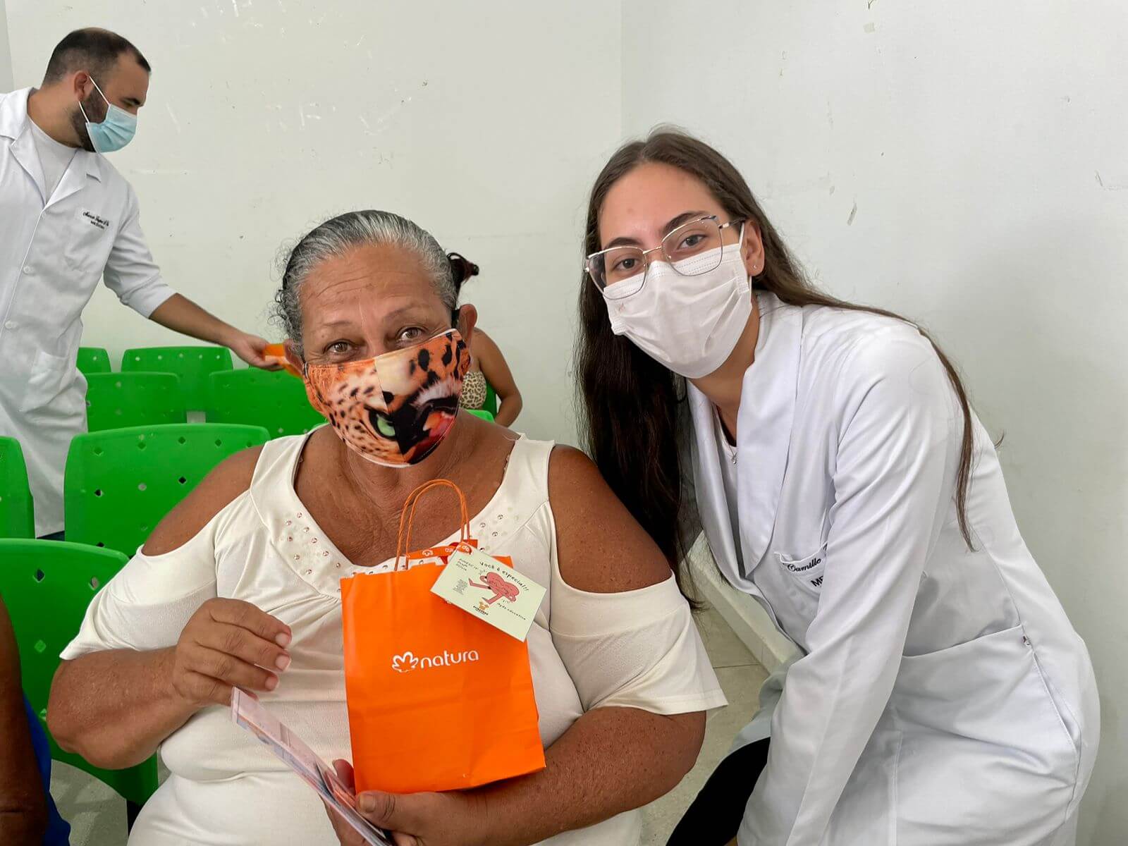 Parceria entre Prefeitura de Eunápolis e Faculdade Pitágoras promove palestra sobre cuidado com os idosos em UBS 8