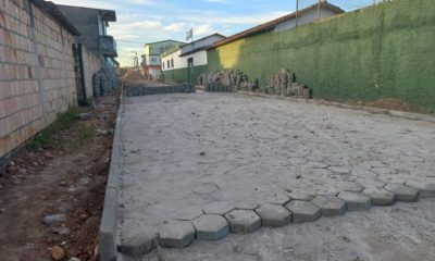 Prefeitura de Belmonte inicia pavimentação da Travessa 1º de Maio, no bairro Embaúba em Barrolândia 34