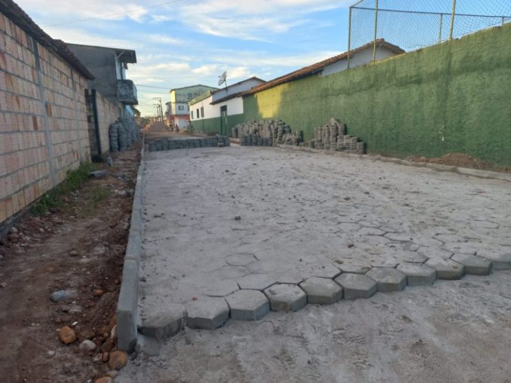 Prefeitura de Belmonte inicia pavimentação da Travessa 1º de Maio, no bairro Embaúba em Barrolândia 4