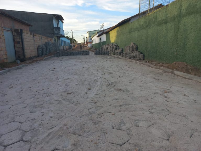 Prefeitura de Belmonte inicia pavimentação da Travessa 1º de Maio, no bairro Embaúba em Barrolândia 21