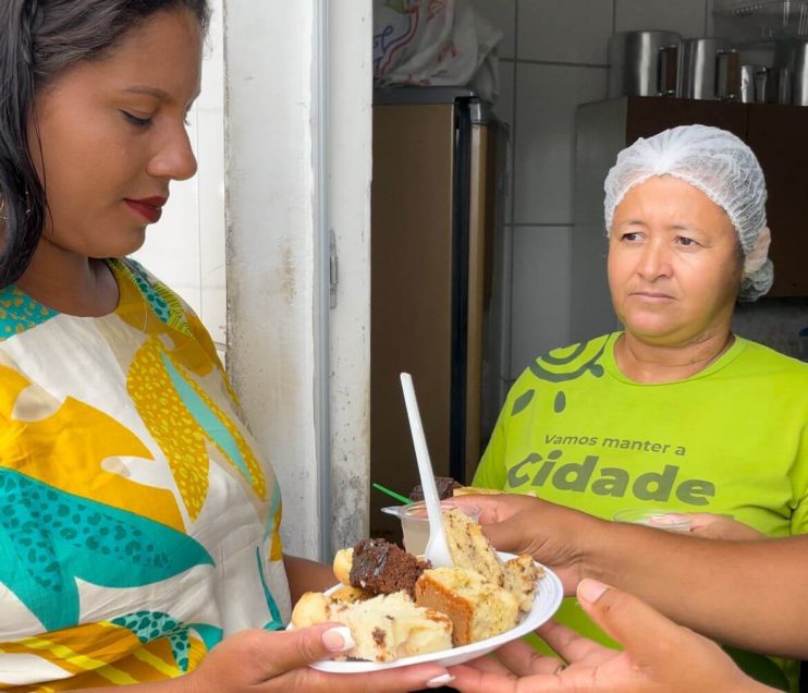 Prefeita Cordélia Torres comemora Dia da Mulher com garis em Eunápolis 17