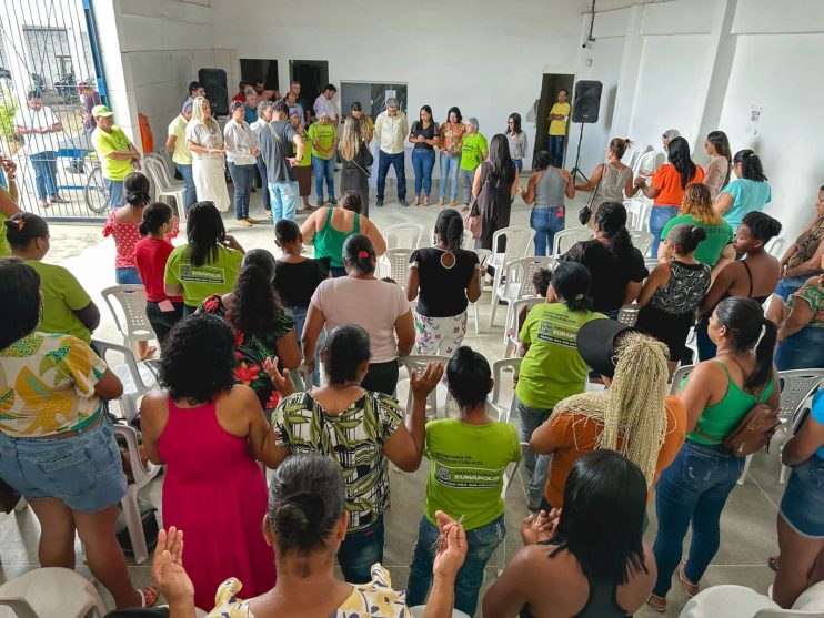 Prefeita Cordélia Torres comemora Dia da Mulher com garis em Eunápolis 9