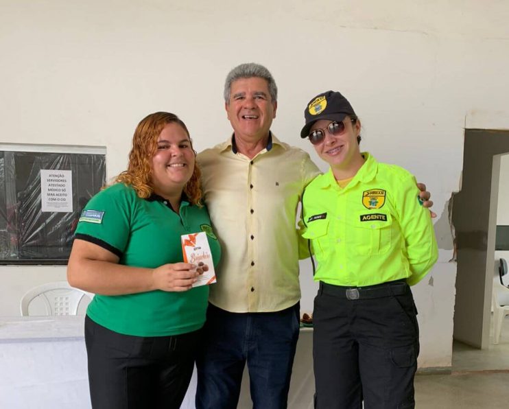 Prefeita Cordélia Torres comemora Dia da Mulher com garis em Eunápolis 16