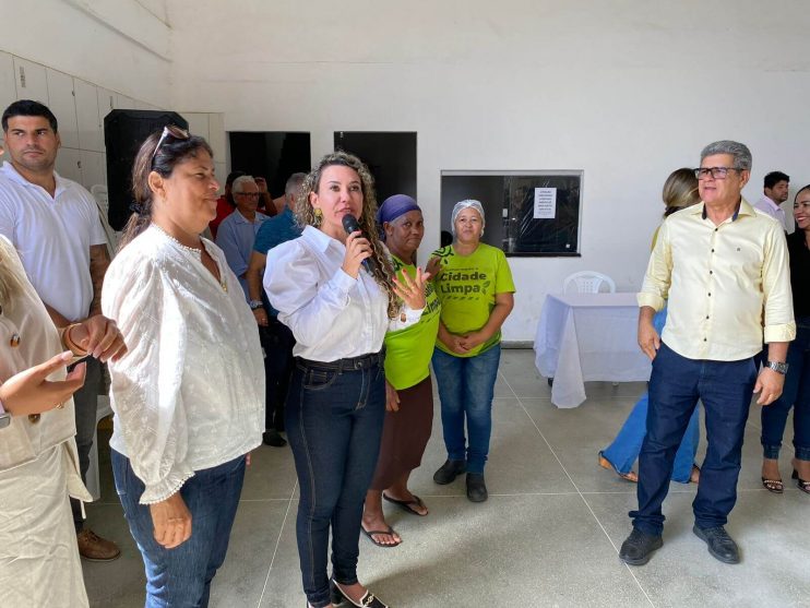 Prefeita Cordélia Torres comemora Dia da Mulher com garis em Eunápolis 13