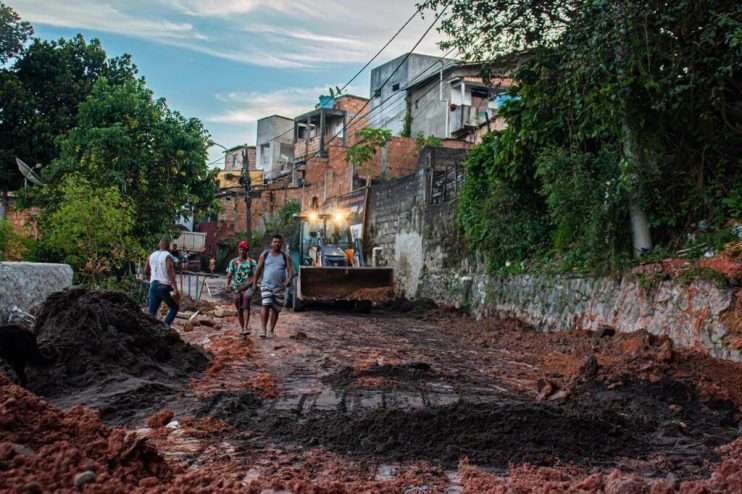 Prefeito Jânio Natal vistoria obras na Ladeira do Paraguai 9