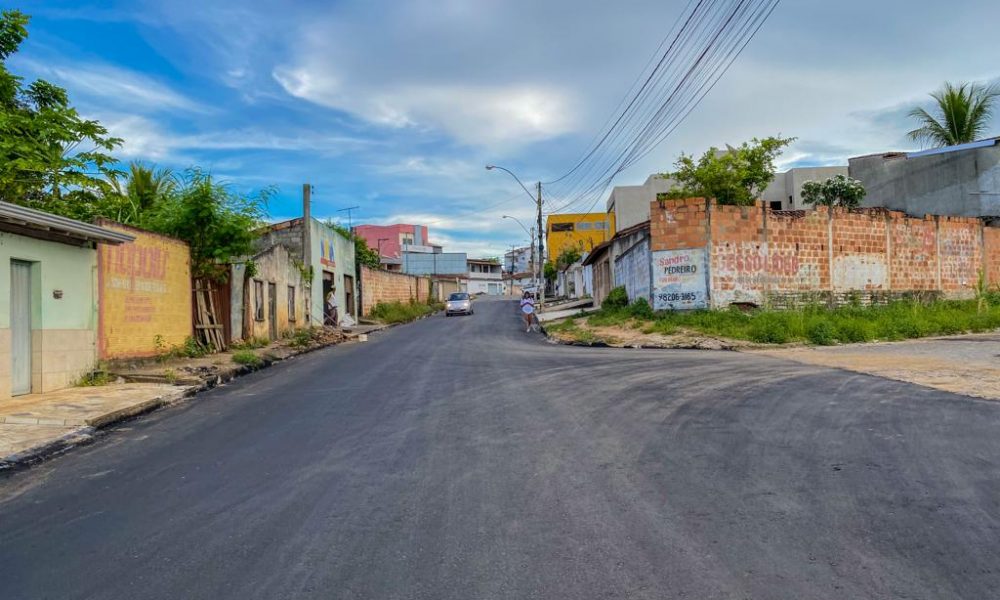 Prefeitura de Eunápolis conclui pavimentação asfáltica na Rua Monte Pascoal