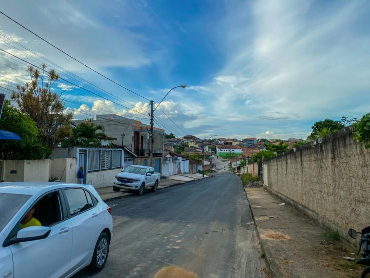 Prefeitura de Eunápolis conclui pavimentação asfáltica na Rua Monte Pascoal 33