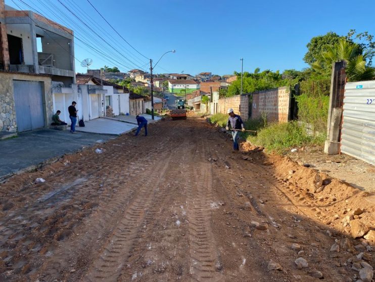 Prefeitura de Eunápolis conclui pavimentação asfáltica na Rua Monte Pascoal 34