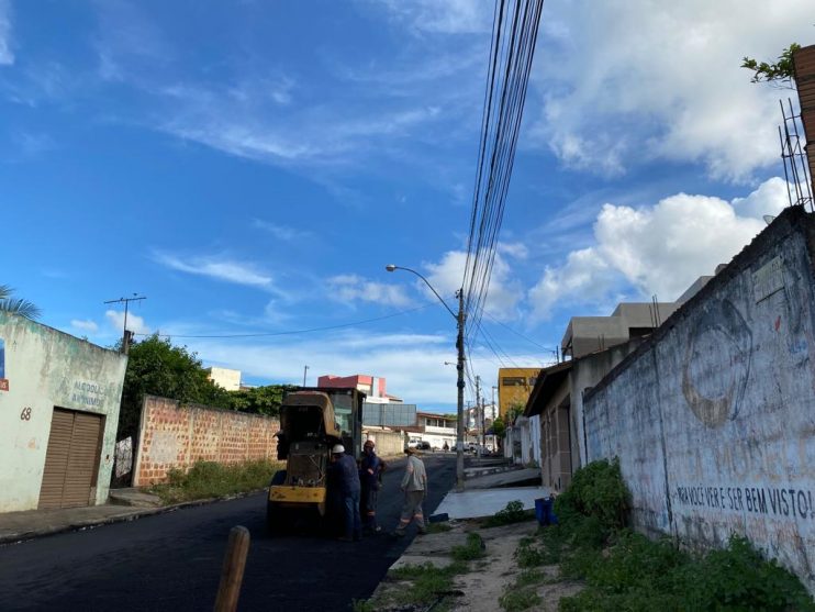 Prefeitura de Eunápolis conclui pavimentação asfáltica na Rua Monte Pascoal 10