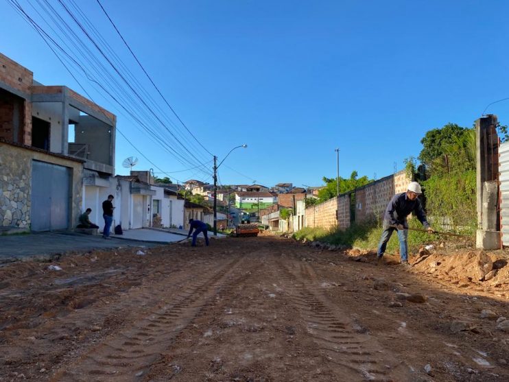 Prefeitura de Eunápolis conclui pavimentação asfáltica na Rua Monte Pascoal 28