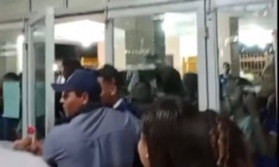 Alunos do Colégio Estadual de Porto Seguro são impedidos de entrar na escola por causa de uniforme e PM é acionada 88