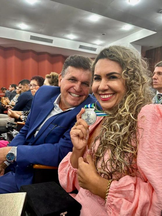 Prefeita Cordélia Torres recebe medalha do Tribunal de Justiça da BA pelo sucesso do programa Escritura Legal (REURB) em Eunápolis 33