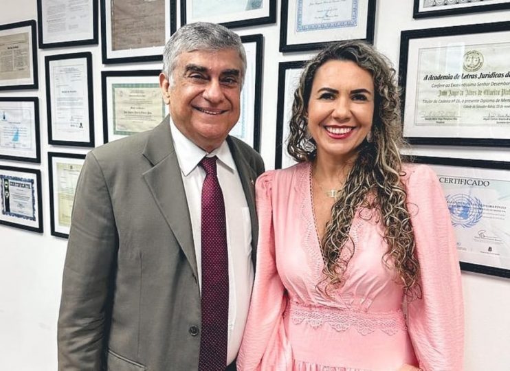 Prefeita Cordélia Torres recebe medalha do Tribunal de Justiça da BA pelo sucesso do programa Escritura Legal (REURB) em Eunápolis 16