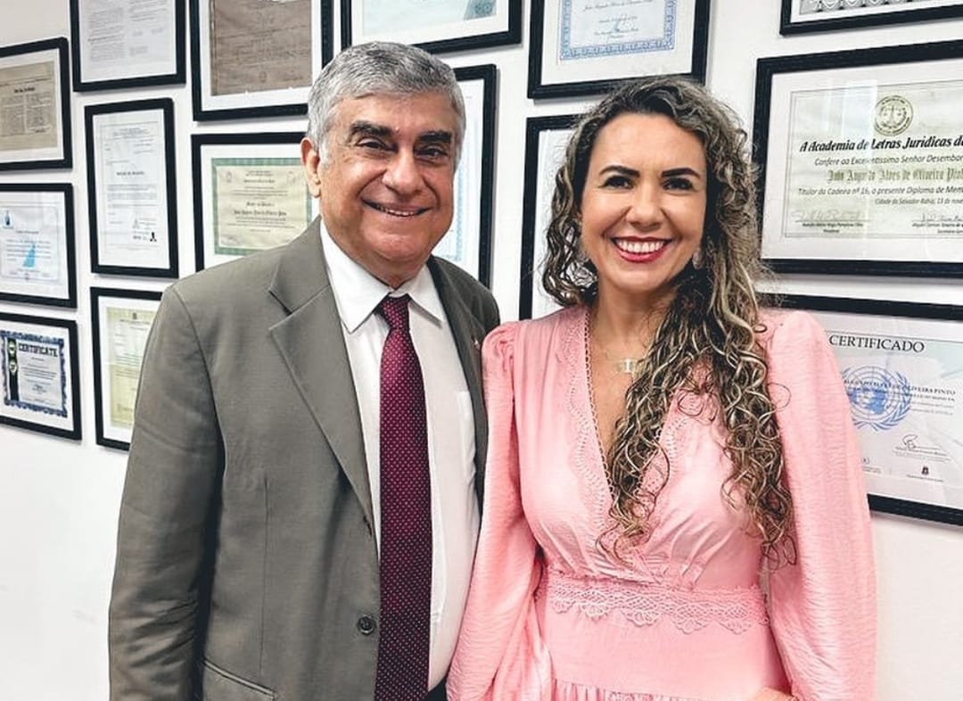 Prefeita Cordélia Torres recebe medalha do Tribunal de Justiça da BA pelo sucesso do programa Escritura Legal (REURB) em Eunápolis 8