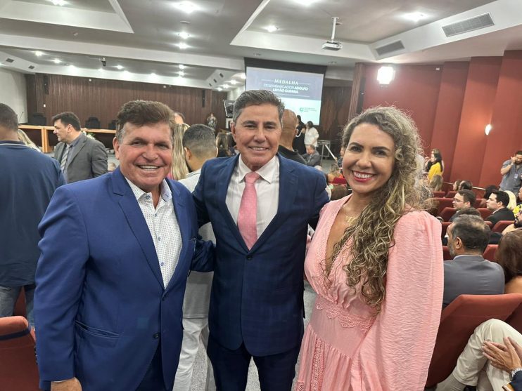 Prefeita Cordélia Torres recebe medalha do Tribunal de Justiça da BA pelo sucesso do programa Escritura Legal (REURB) em Eunápolis 30