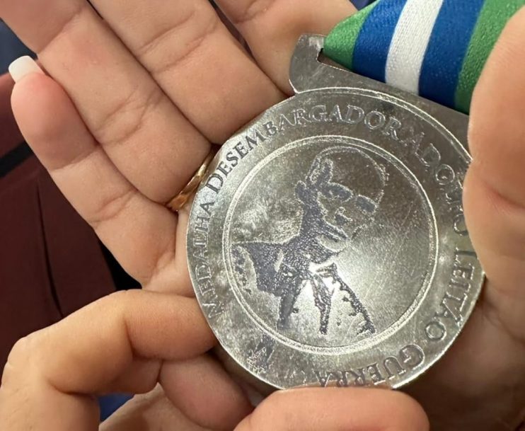 Prefeita Cordélia Torres recebe medalha do Tribunal de Justiça da BA pelo sucesso do programa Escritura Legal (REURB) em Eunápolis 28