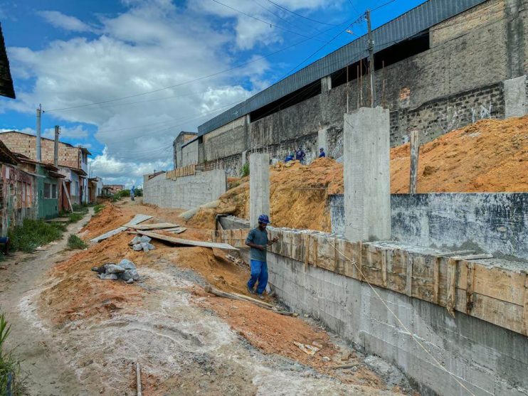 Reconstrução da Rua Lua Nova começa a ganhar forma no bairro Moisés Reis 11