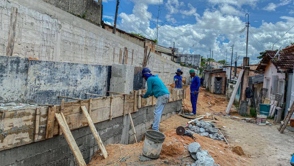 Reconstrução da Rua Lua Nova começa a ganhar forma no bairro Moisés Reis 5