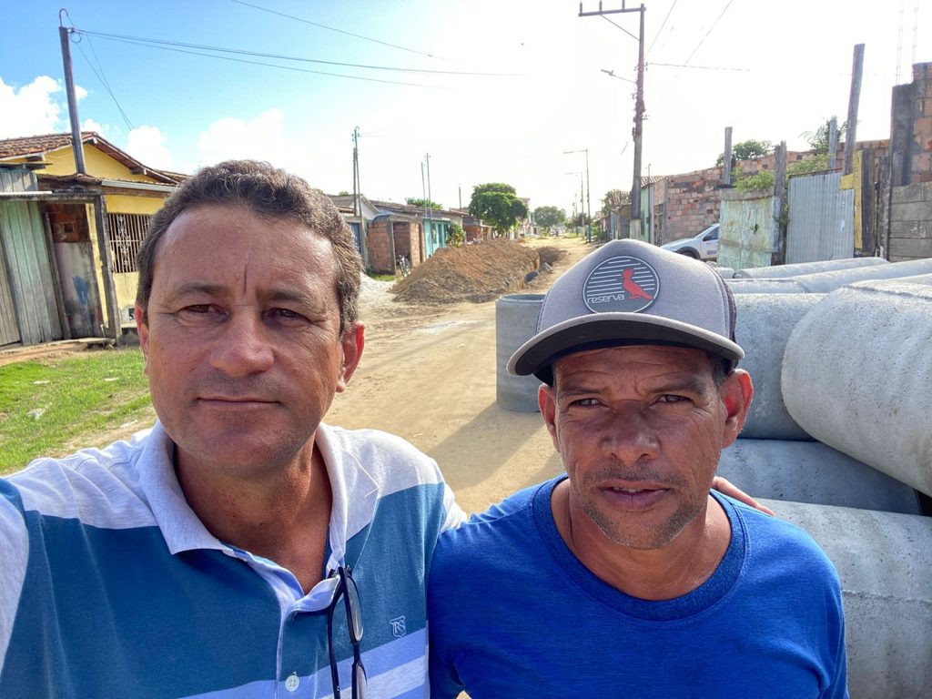 Secretário de Infraestrutura visita obras de drenagem e pavimentação na Rua Santo Antônio em Barrolândia 30