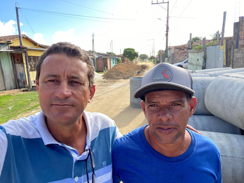 Secretário de Infraestrutura visita obras de drenagem e pavimentação na Rua Santo Antônio em Barrolândia 24