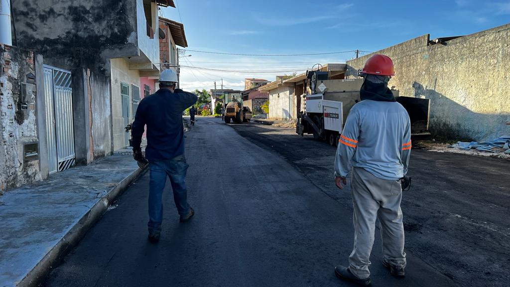 Asfalto beneficia moradores do bairro Parque Ecológico 5