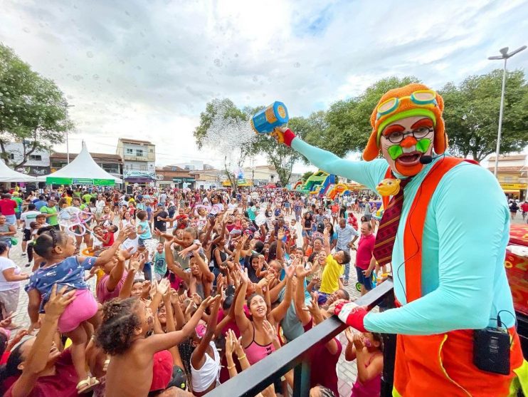 3ª edição da Rua da Alegria recebe centenas de famílias para dia de lazer na Praça do Pequi 12