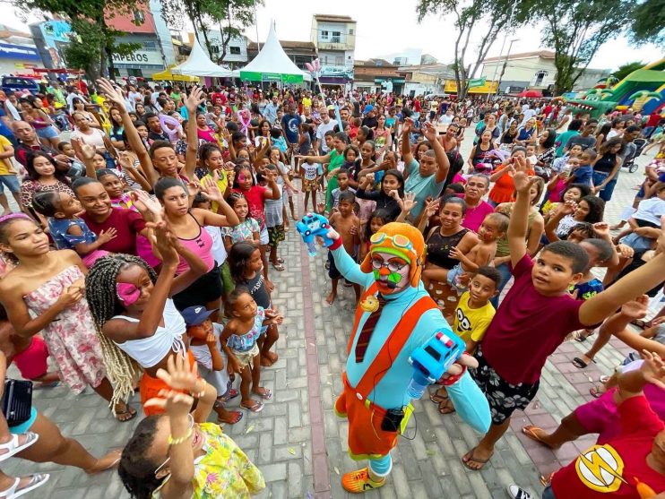 3ª edição da Rua da Alegria recebe centenas de famílias para dia de lazer na Praça do Pequi 40