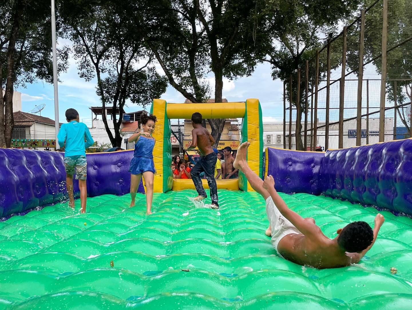 3ª edição da Rua da Alegria recebe centenas de famílias para dia de lazer na Praça do Pequi 70