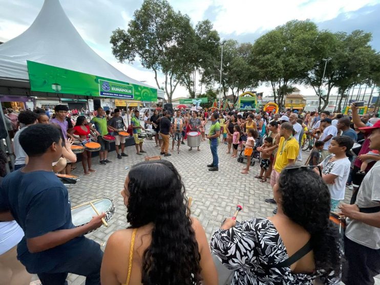 3ª edição da Rua da Alegria recebe centenas de famílias para dia de lazer na Praça do Pequi 37