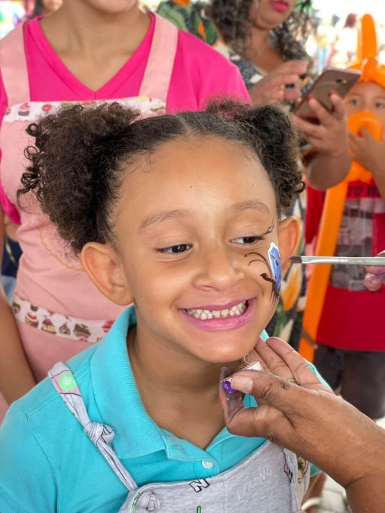 3ª edição da Rua da Alegria recebe centenas de famílias para dia de lazer na Praça do Pequi 11