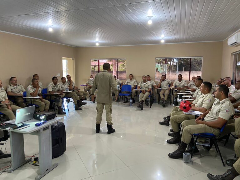 Policial belmontense ministra palestra sobre estudos dos povos indígenas em curso de formação do 8ºBPM 64