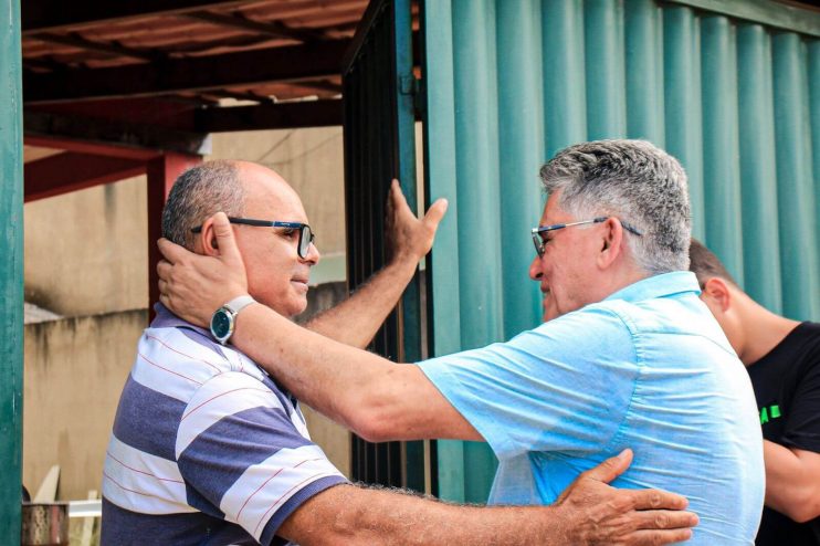 Sábado de trabalho: prefeito Jânio Natal visita obras de pavimentação nos bairros 19