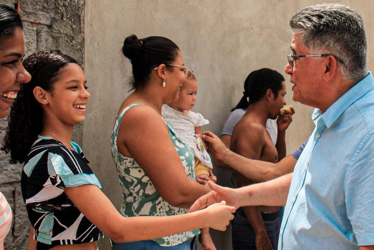 Sábado de trabalho: prefeito Jânio Natal visita obras de pavimentação nos bairros 13