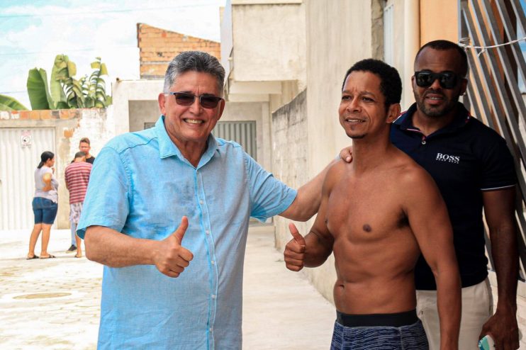 Sábado de trabalho: prefeito Jânio Natal visita obras de pavimentação nos bairros 16