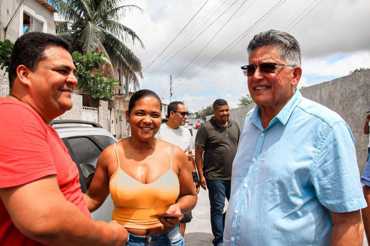 Sábado de trabalho: prefeito Jânio Natal visita obras de pavimentação nos bairros 21