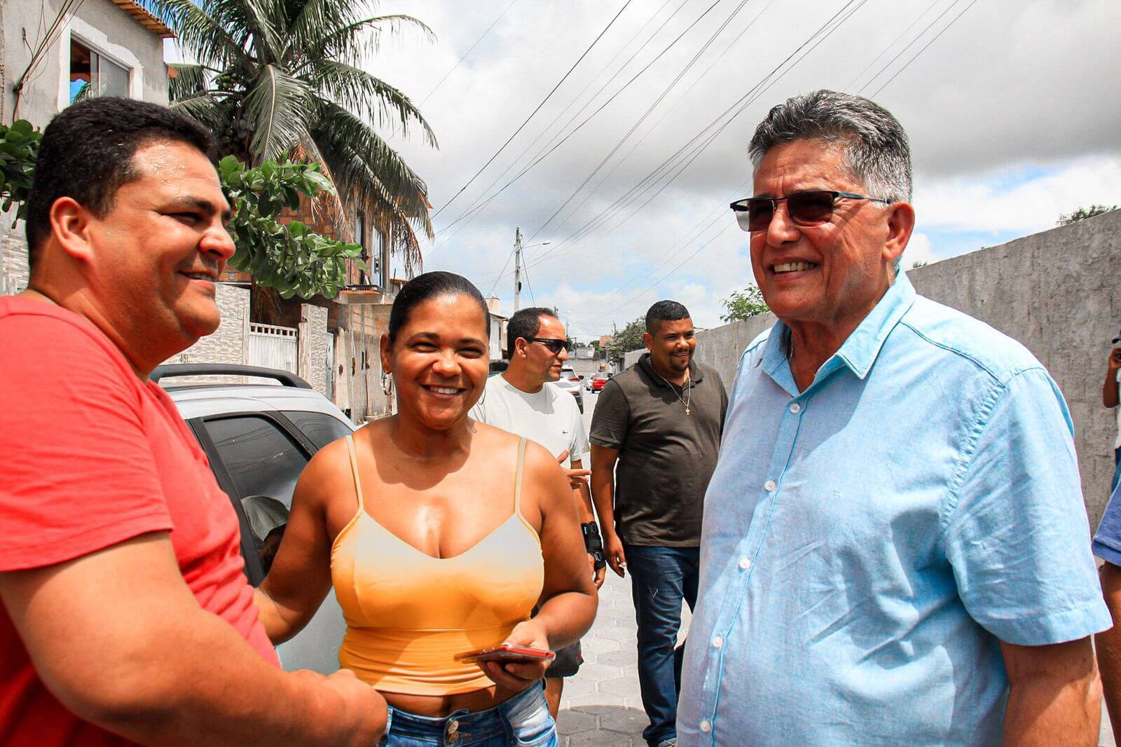 Sábado de trabalho: prefeito Jânio Natal visita obras de pavimentação nos bairros 16