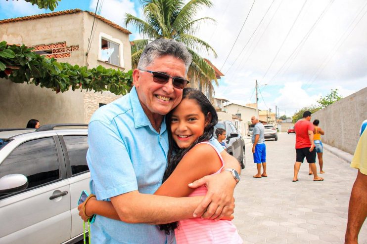 Sábado de trabalho: prefeito Jânio Natal visita obras de pavimentação nos bairros 22