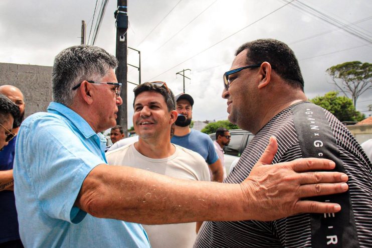 Sábado de trabalho: prefeito Jânio Natal visita obras de pavimentação nos bairros 23