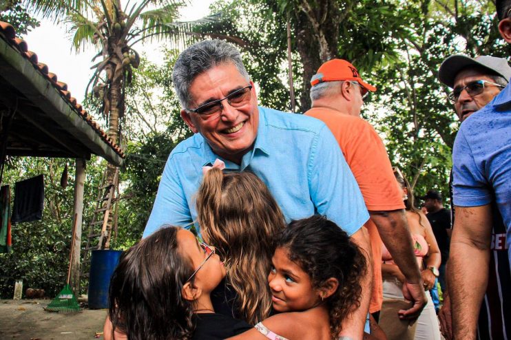 Sábado de trabalho: prefeito Jânio Natal visita obras de pavimentação nos bairros 24