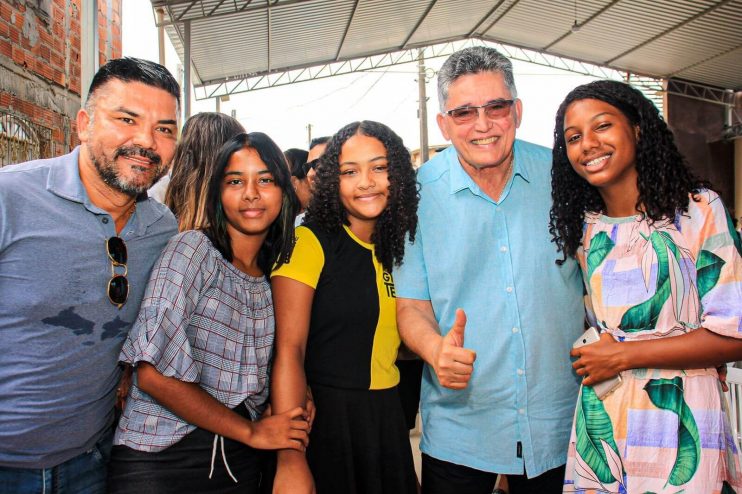 Sábado de trabalho: prefeito Jânio Natal visita obras de pavimentação nos bairros 18